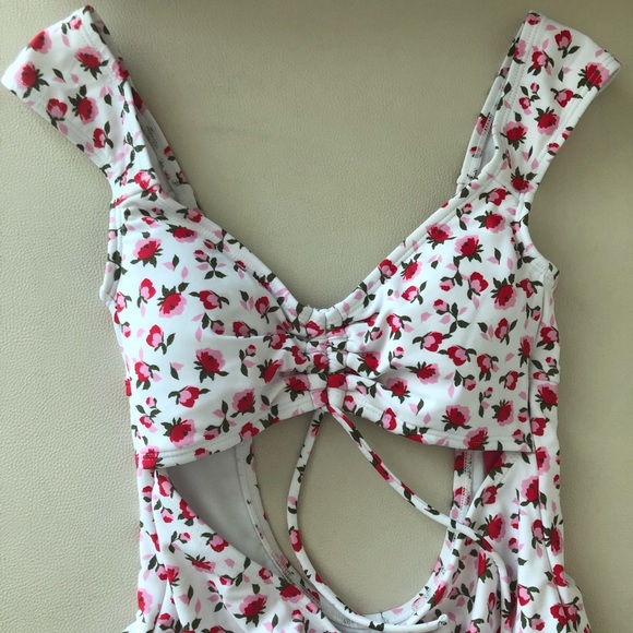 Floral one piece (v petite) - Picture 2 of 5